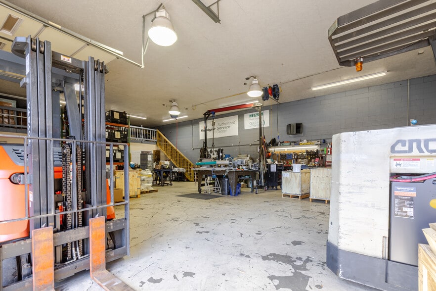 More Photos Of 138 Massey St, Fort Mill Light Manufacturing For Lease