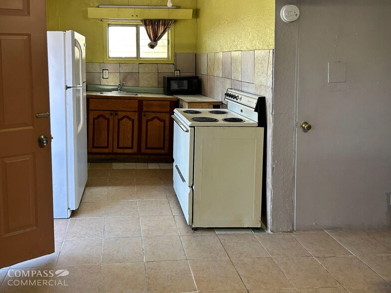 More Photos Of 109480 Highway 97 N, Chemult Hotel For Sale