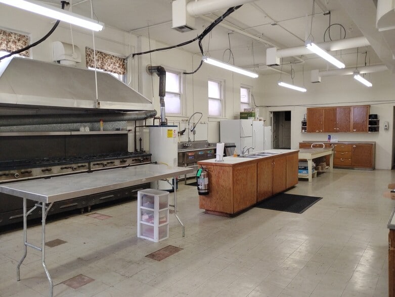 More Photos Of 906 Elm St, Coffeyville Religious Facility For Sale