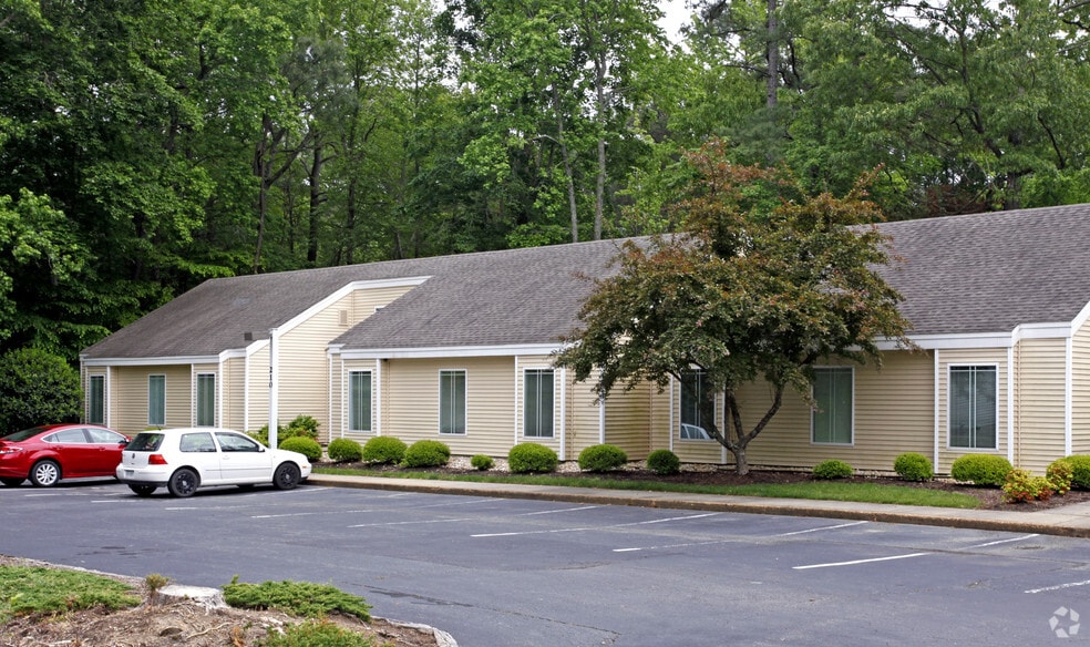 More Photos Of 210-214 Packets Ct, Williamsburg Office For Lease