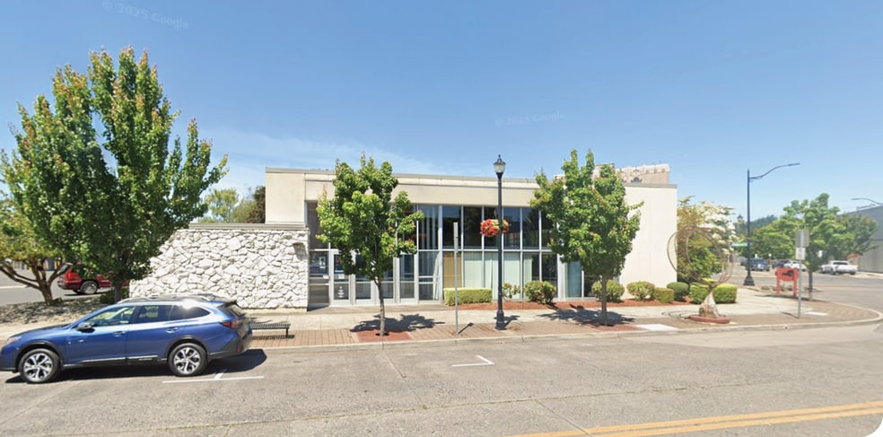 Primary Photo Of 1515 Commerce Ave, Longview Bank For Sale