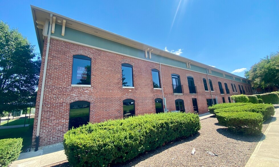 More Photos Of 435-437 E Main St, Greenwood Office For Lease