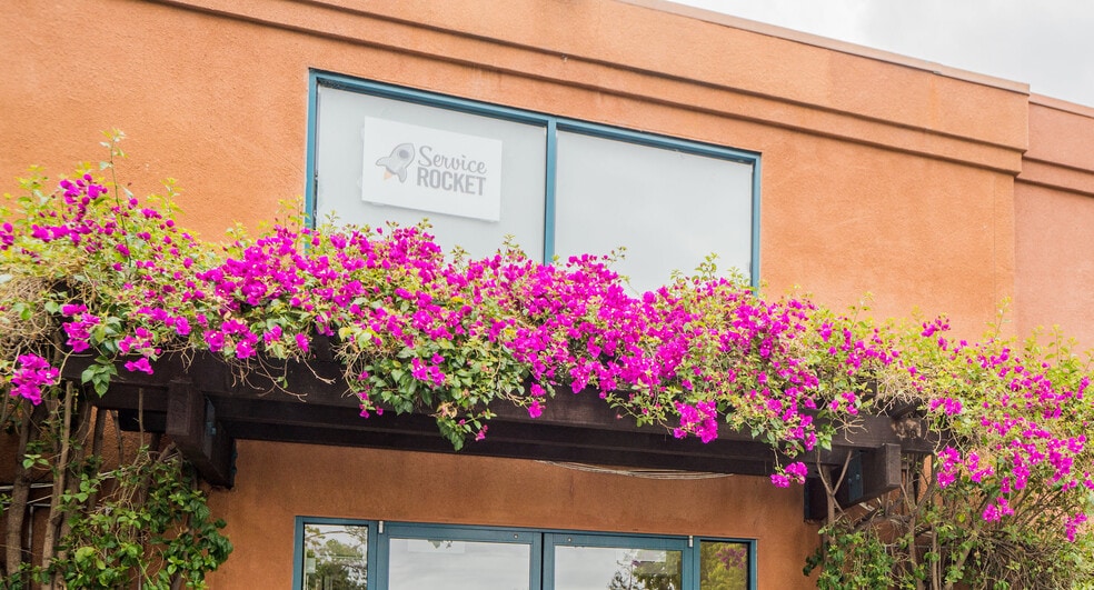 More Photos Of 2741 Middlefield Rd, Palo Alto Office For Lease