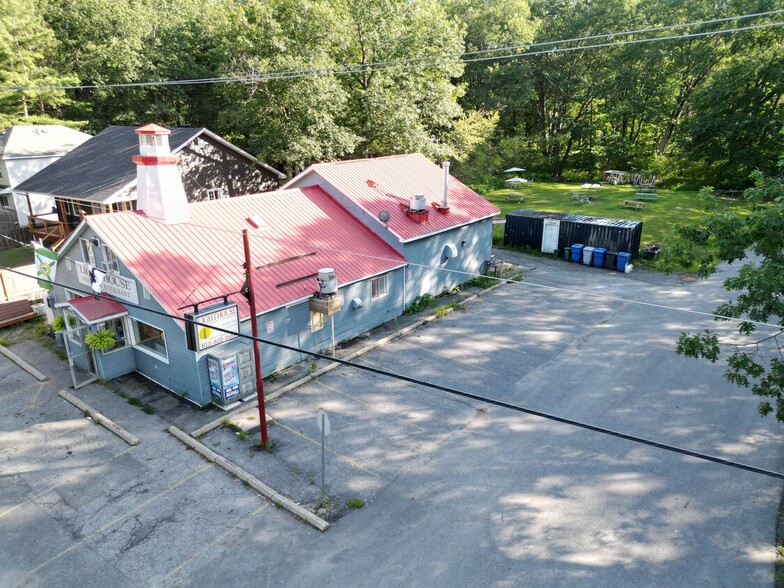 More Photos Of 655 Bayview Dr, Ottawa Restaurant For Sale