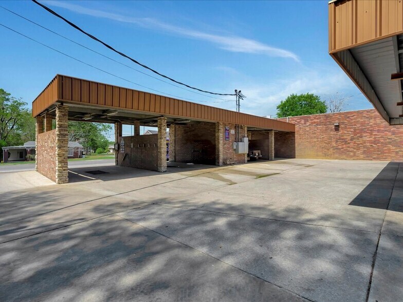 More Photos Of 611 Tenaha St, Center Carwash For Sale