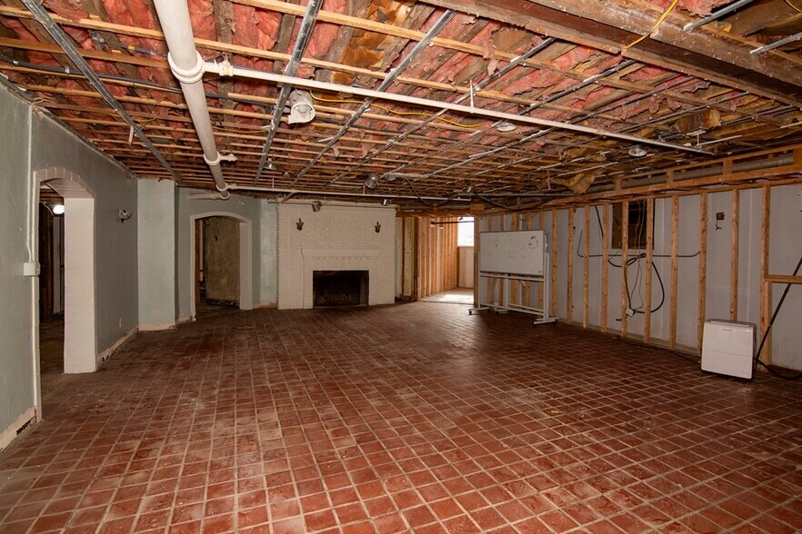 More Photos Of 158 Academy Lane Dr, Pence Springs Hotel For Sale