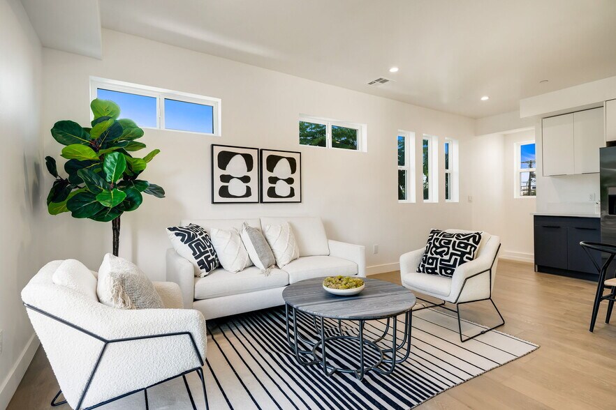 More Photos Of 6082 W 18th St, Los Angeles Apartments For Sale