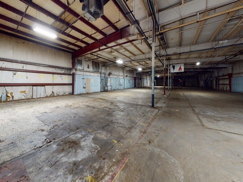 More Photos Of 103 Red Bridge Rd, De Queen Warehouse For Sale