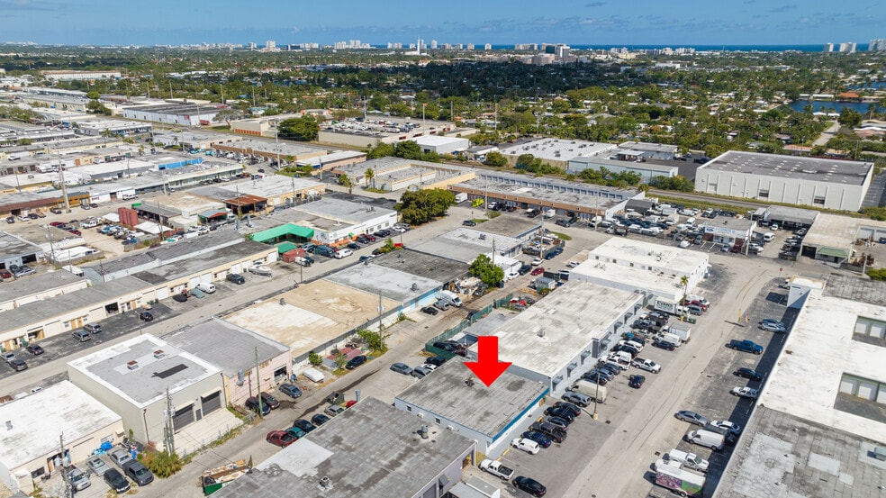 More Photos Of 1053-1057 NE 43rd St, Oakland Park Warehouse For Lease