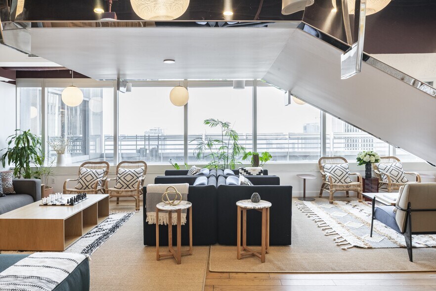 More Photos Of 555 W 5th St, Los Angeles Office For Lease