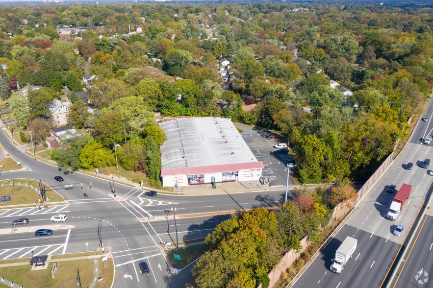 More Photos Of 1 White Horse Pike, Barrington Showroom For Sale