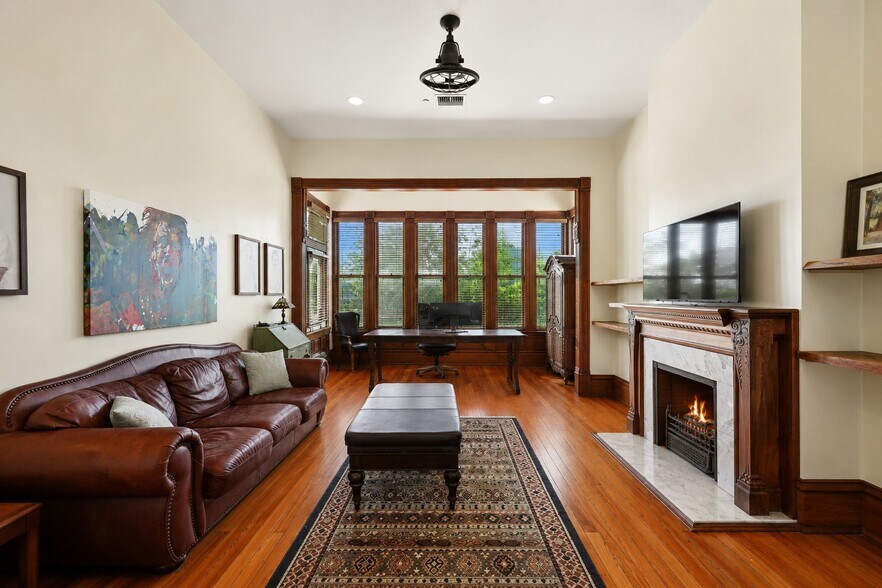 More Photos Of 2001 Lakeshore Dr, Mandeville Office For Sale