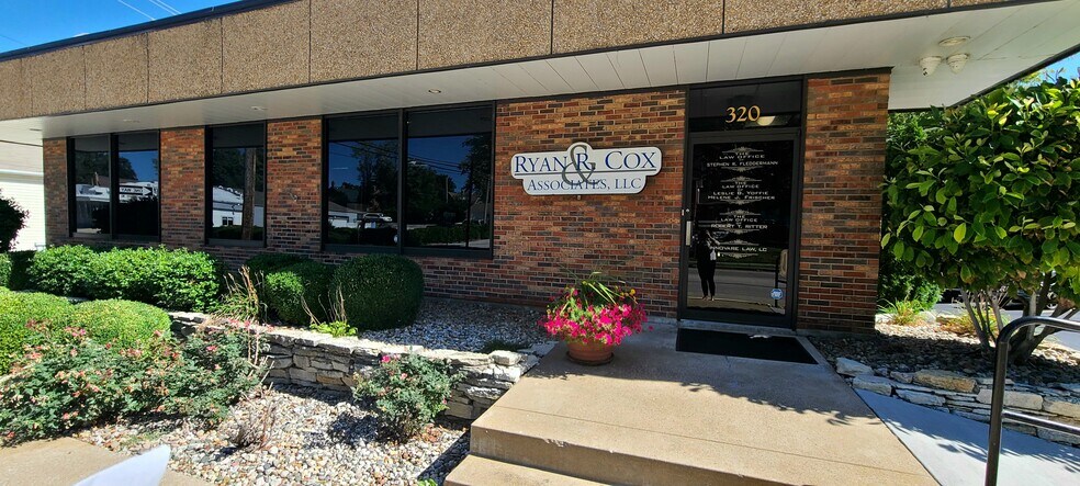 More Photos Of 320 N 5th St, Saint Charles Office For Sale