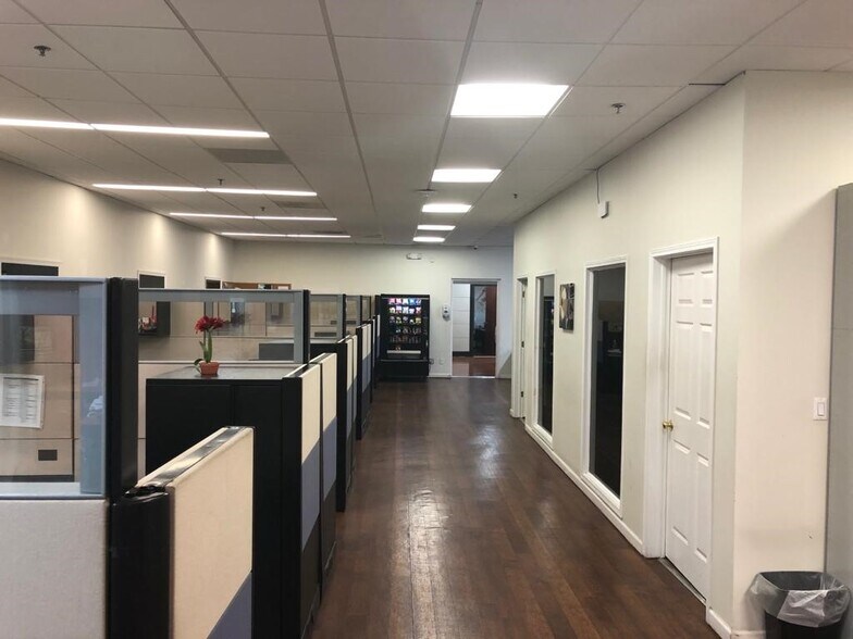 More Photos Of 206 Terminal Dr, Plainview Research And Development For Sale