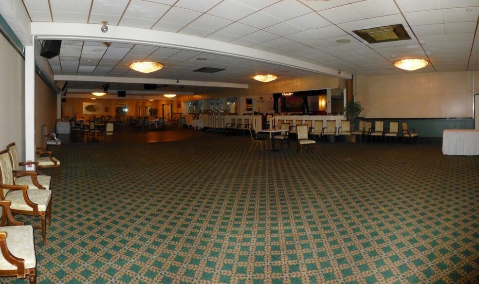 More Photos Of 2017 Bernville Rd, Reading Hotel For Sale