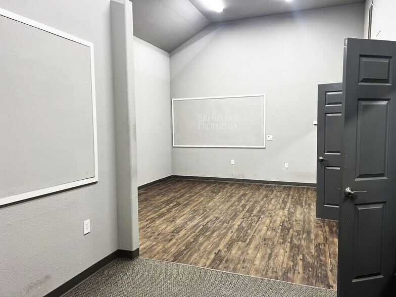 More Photos Of 2900 Jazz St, Round Rock General Retail For Sale