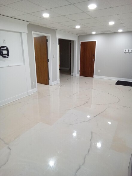 More Photos Of 1802 Robin Hood Blvd, Schererville Office For Lease