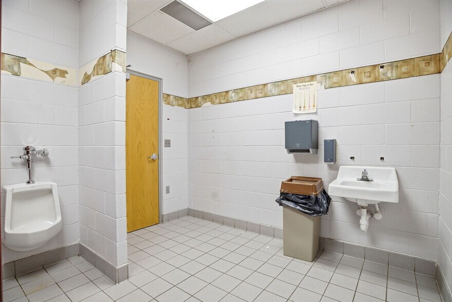 More Photos Of 6541 16TH Ave S, Richfield Schools For Lease