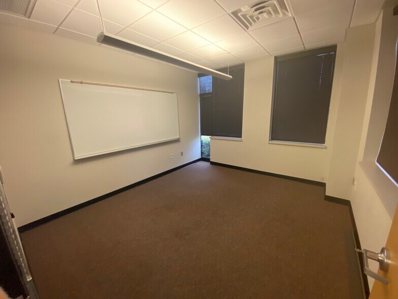 More Photos Of 2143 E Primrose St, Springfield Office For Lease