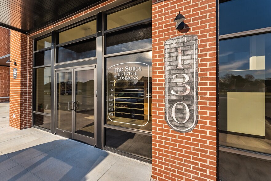 More Photos Of 140 Southwinds Rd, Farmington Storefront Retail Office For Lease