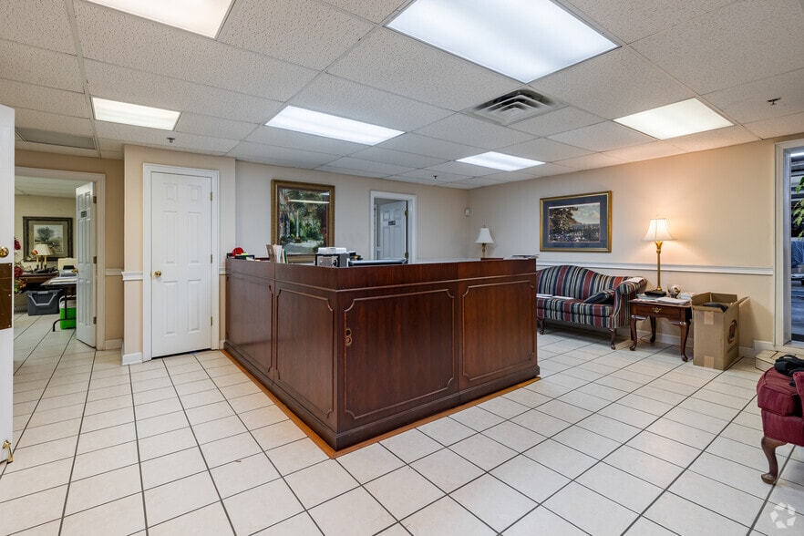 More Photos Of 222 King St S, Calhoun Warehouse For Sale