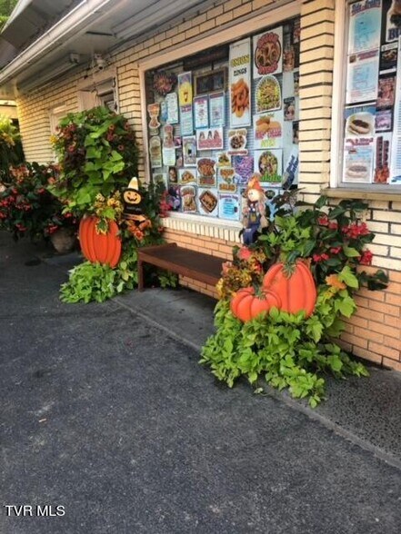 More Photos Of 314 Front E st, Coeburn General Retail For Sale