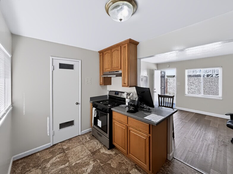 More Photos Of 460 S Buena Vista, San Jose Apartments For Sale
