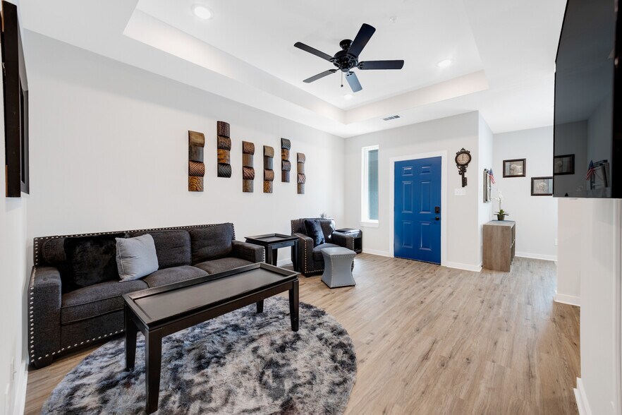 More Photos Of 10317 Lake Rd, Houston Apartments For Sale