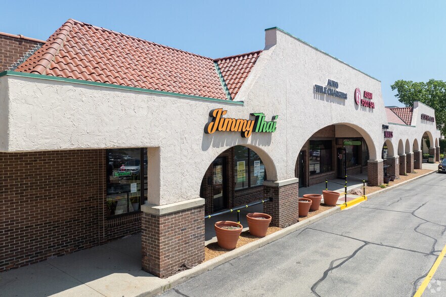 More Photos Of 405-493 Lake Cook Rd, Deerfield Storefront For Lease