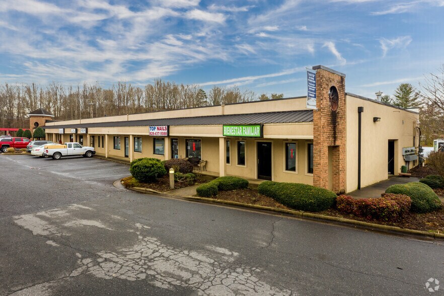 More Photos Of 402-422 W Fleming Dr, Morganton Unknown For Lease