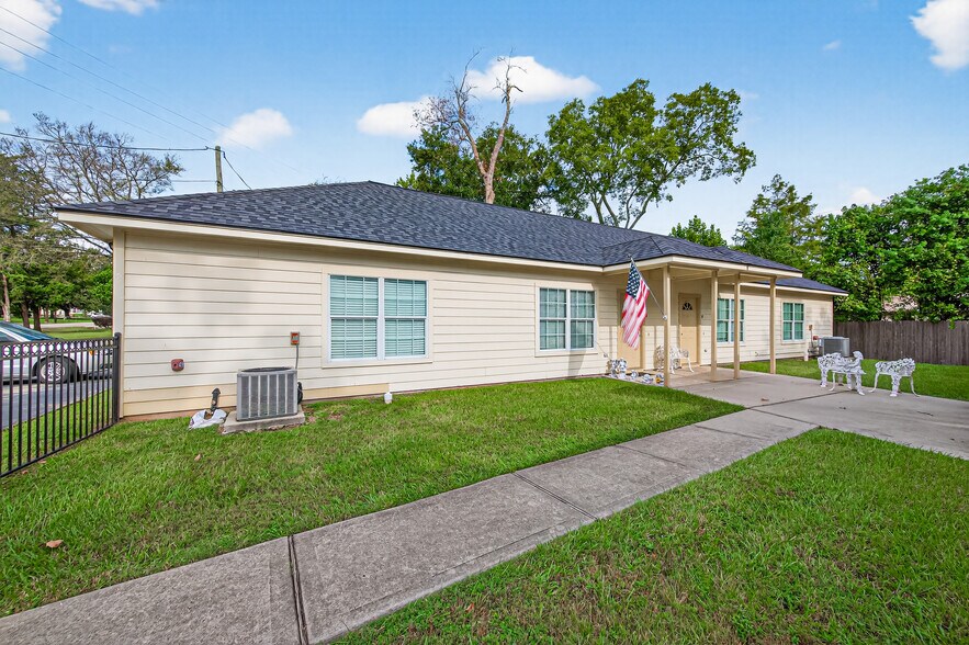 More Photos Of 104 Longstreet Rd, Willis Apartments For Sale