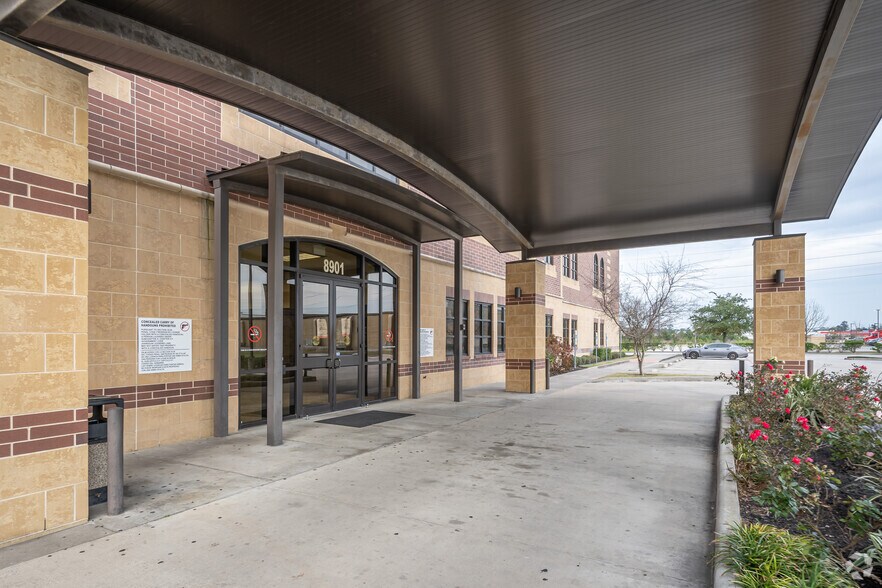 More Photos Of 8901 FM 1960 Bypass Rd W, Humble Medical For Lease