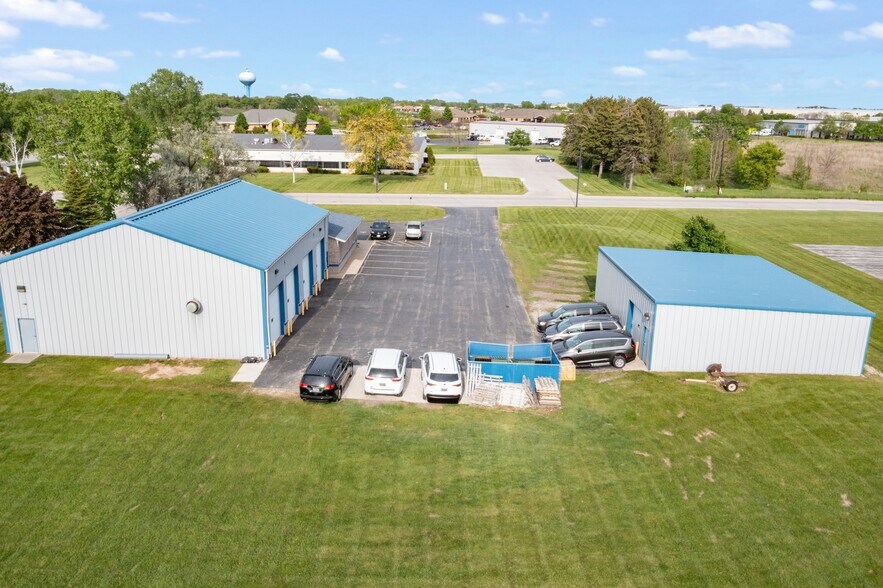 More Photos Of 844 Ontario Rd, Green Bay Showroom For Sale