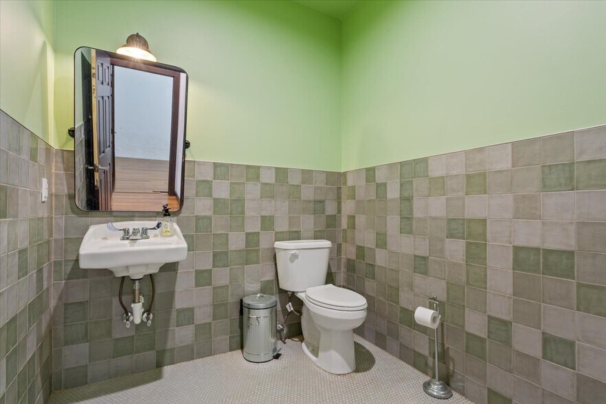More Photos Of 125 N Pecan St, Hico General Retail For Sale