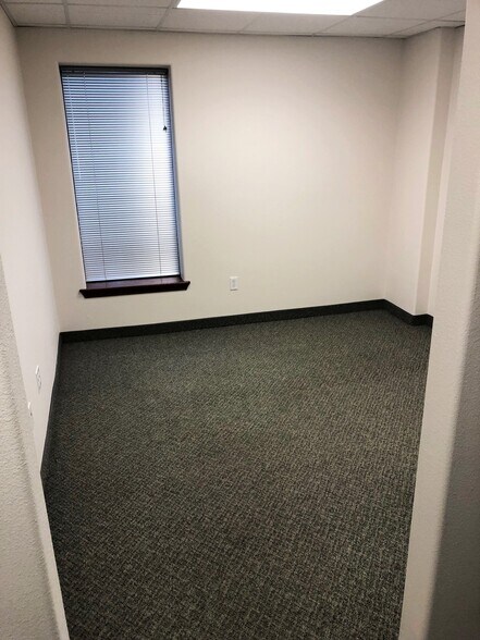 More Photos Of 536 W Deschutes Ave, Kennewick Warehouse For Sale