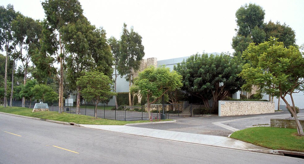 More Photos Of 860 Sandhill Ave, Carson Warehouse For Lease