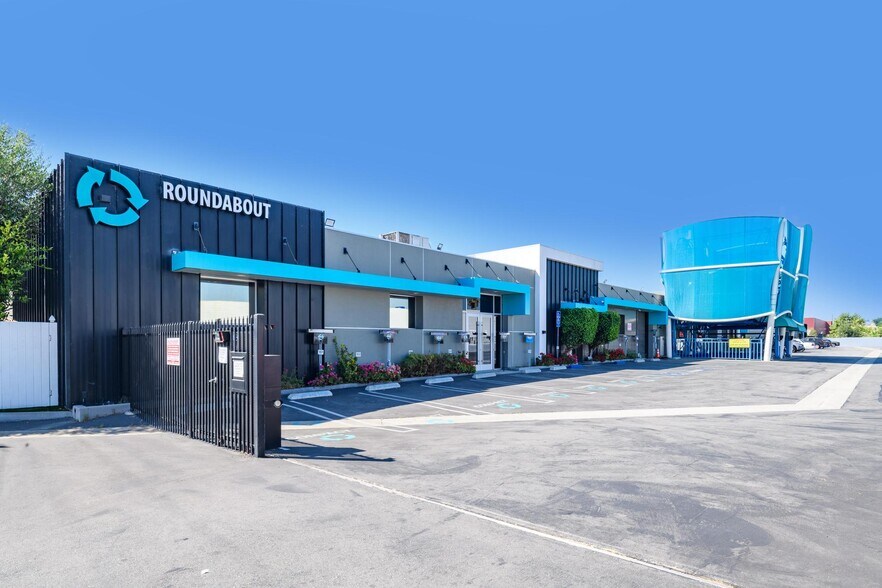More Photos Of 217-277 S Lake St, Burbank Research And Development For Sale