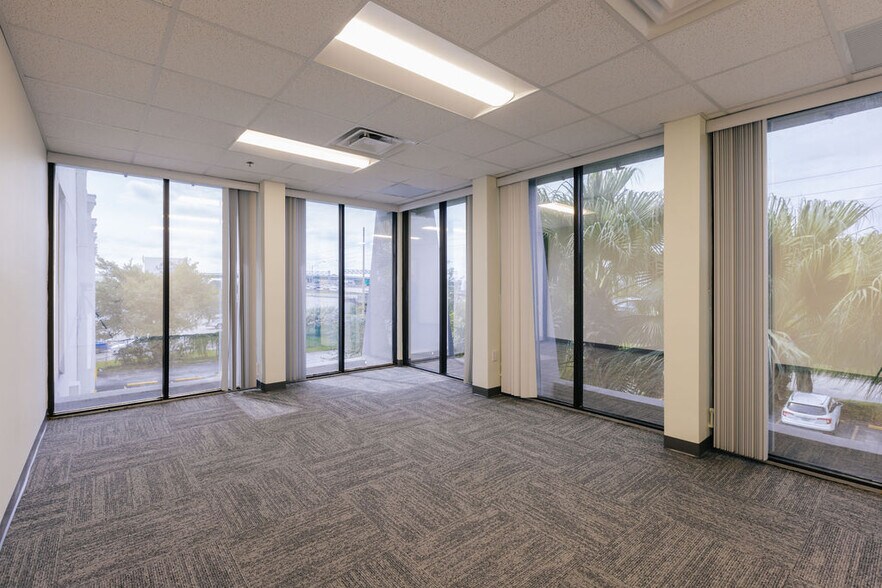 More Photos Of 2875 NW 77th Ave, Miami Warehouse For Lease