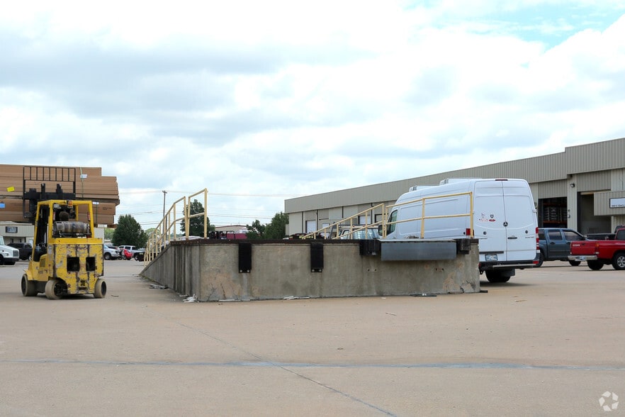 More Photos Of 5666 S 122nd East Ave, Tulsa Unknown For Lease