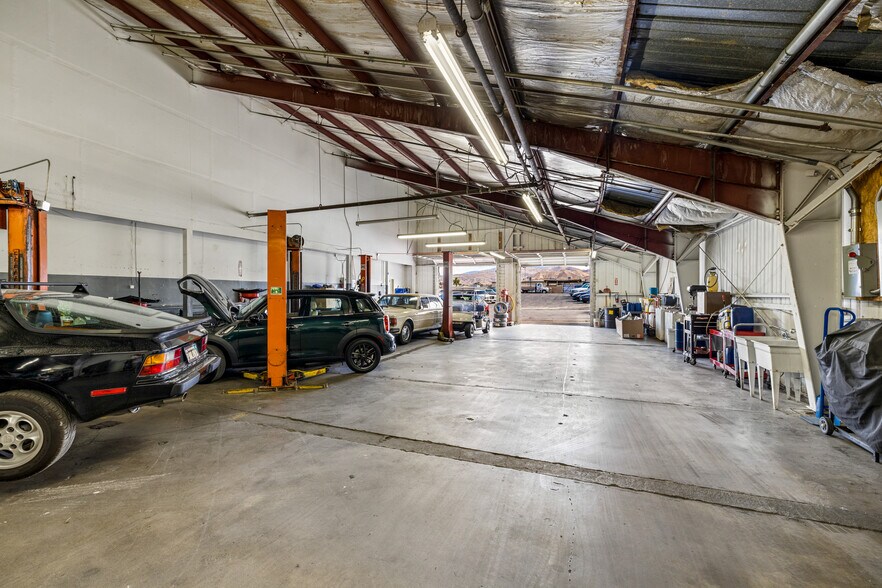 More Photos Of 4775-4779 E Ramon Rd, Palm Springs Warehouse For Sale