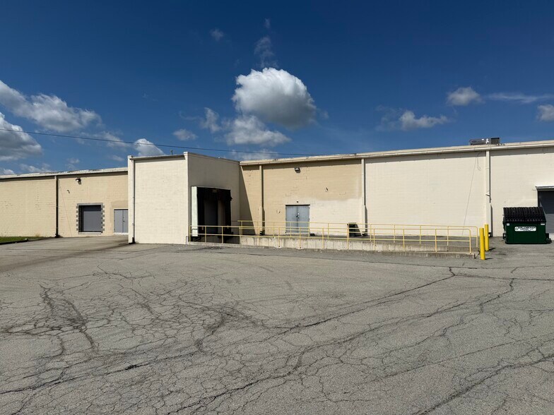 More Photos Of 100 Cross Roads Plz, Mount Pleasant Freestanding For Lease