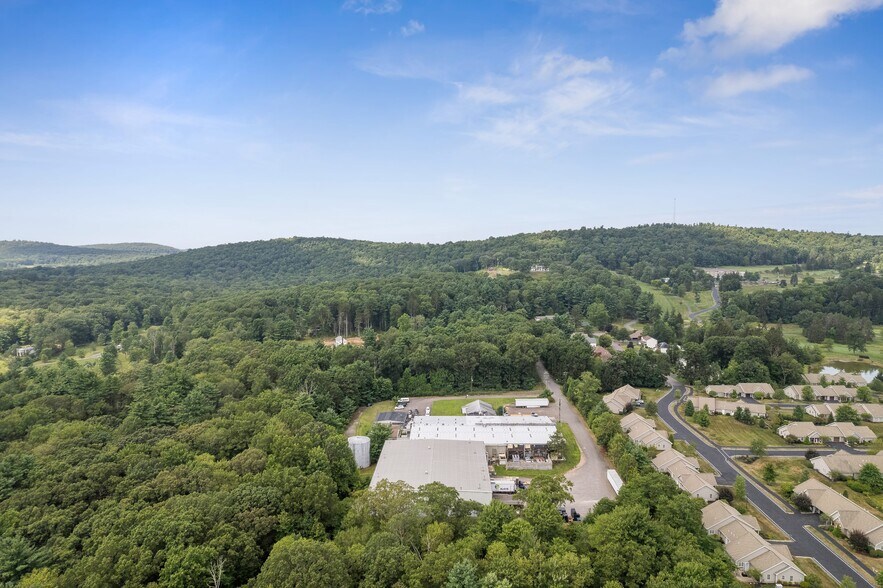 More Photos Of 555 Country Club Rd, Dallas Warehouse For Sale