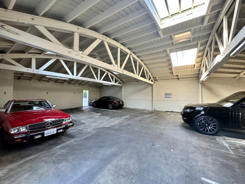 More Photos Of 100 N Sycamore Ave, Los Angeles Apartments For Sale