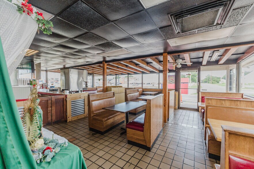 More Photos Of 503 N West St, Wichita Fast Food For Sale