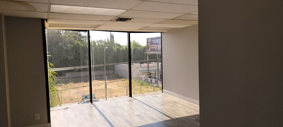 More Photos Of 6047 Tampa Ave, Tarzana Office For Lease