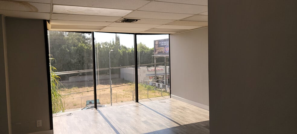 More Photos Of 6047 Tampa Ave, Tarzana Office For Lease
