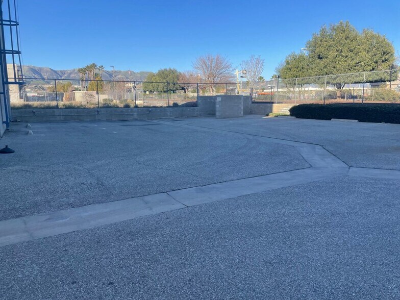 More Photos Of 9950 Remmet Ave, Chatsworth Warehouse For Lease