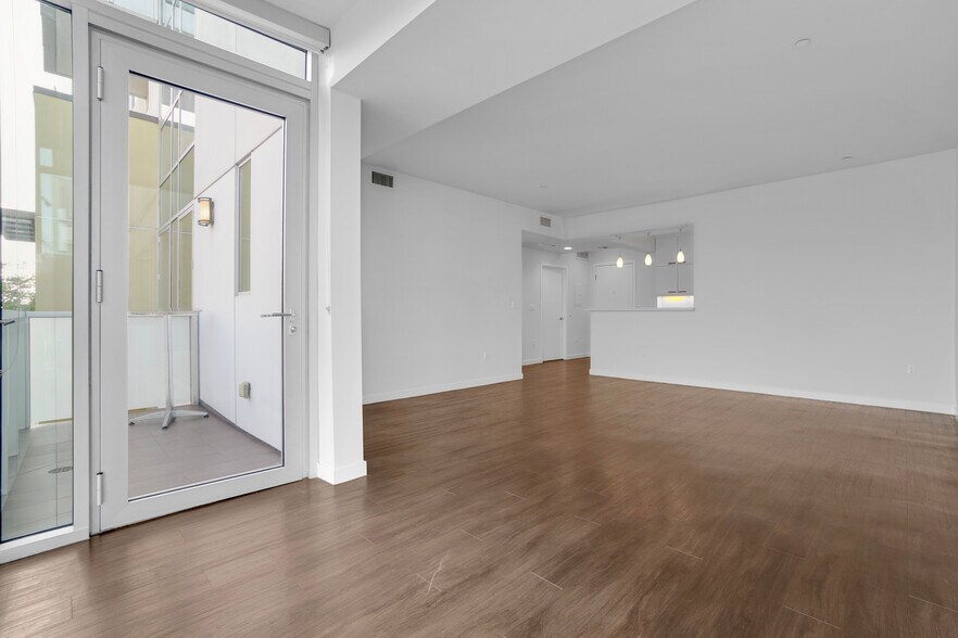 More Photos Of 525 Santa Monica Blvd, Santa Monica Apartments For Sale