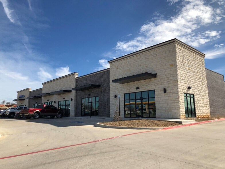 More Photos Of 808 Fort Worth Hwy, Weatherford Storefront Retail Office For Lease