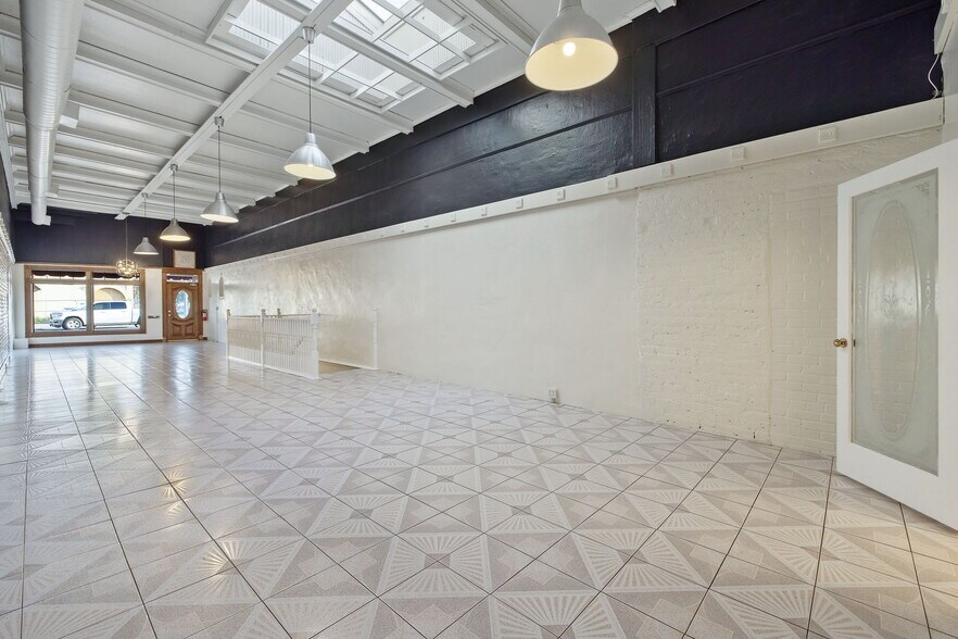 More Photos Of 143 E Tulare Ave, Tulare Storefront For Sale